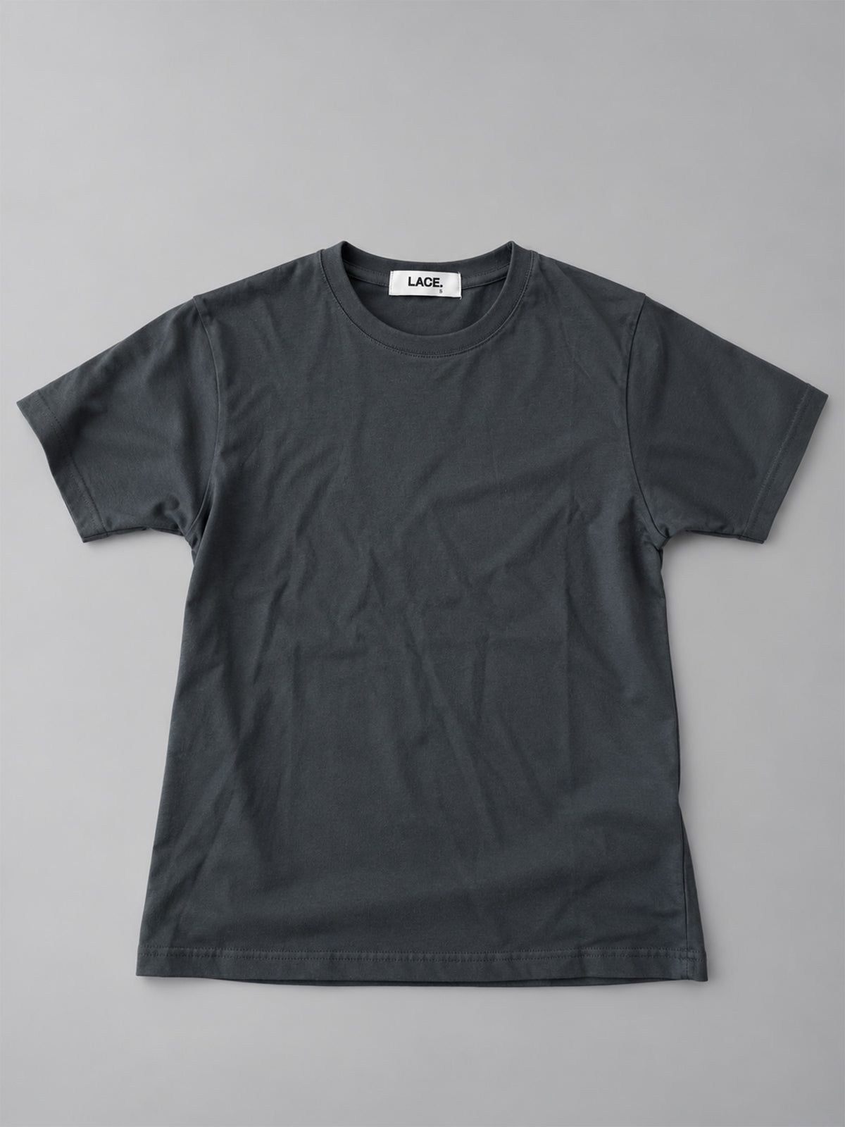 Lace Clothing Basic Shirt Dark Grey, Vorderseite flach mit LACE. Logo #dark-grey
