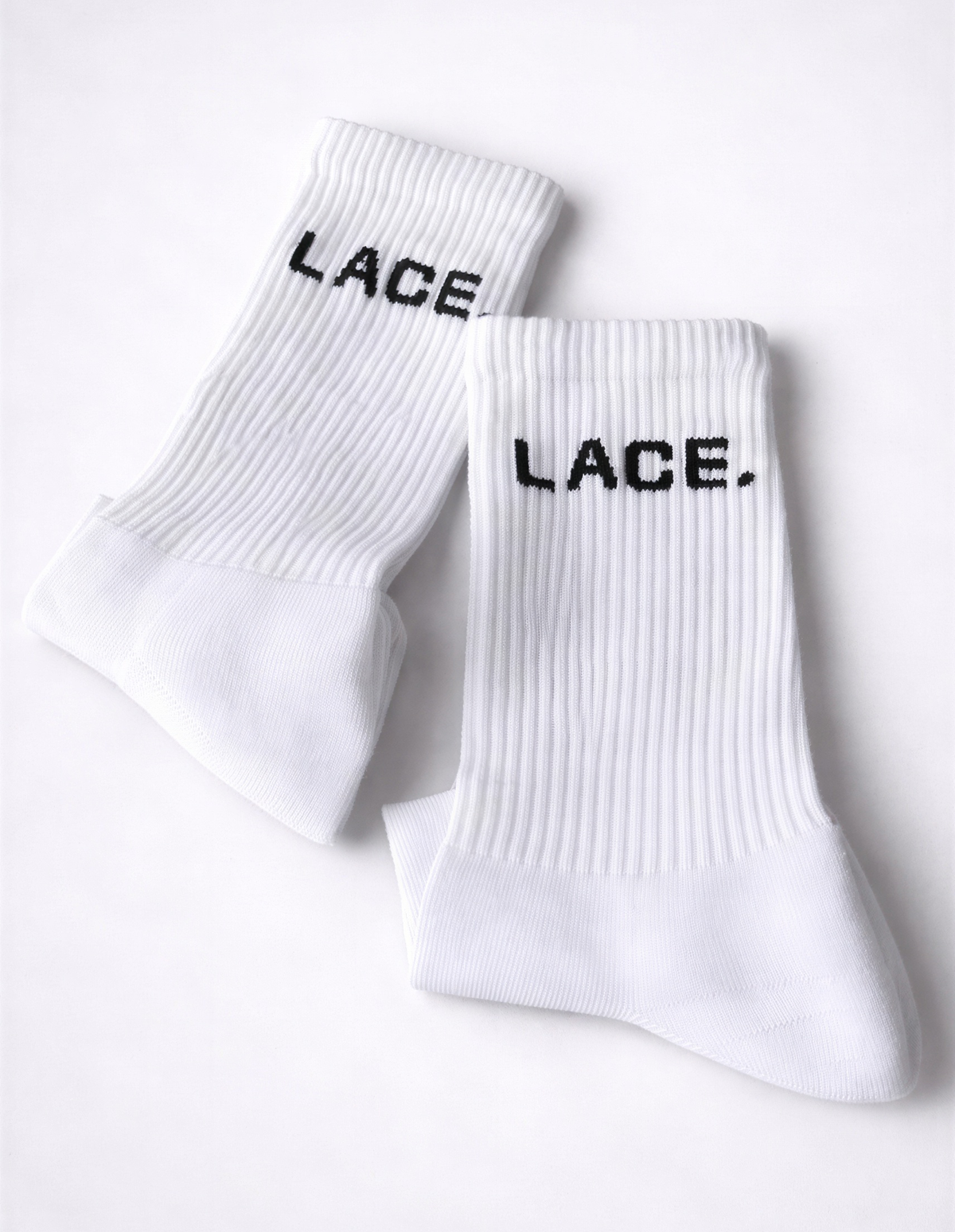 Signature Socks weiss mit schwarzem LACE. Logo, Produktansicht flach, Lace Clothing