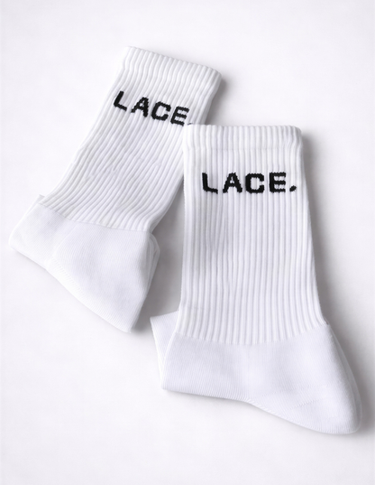 Signature Socks weiss mit schwarzem LACE. Logo, Produktansicht flach, Lace Clothing