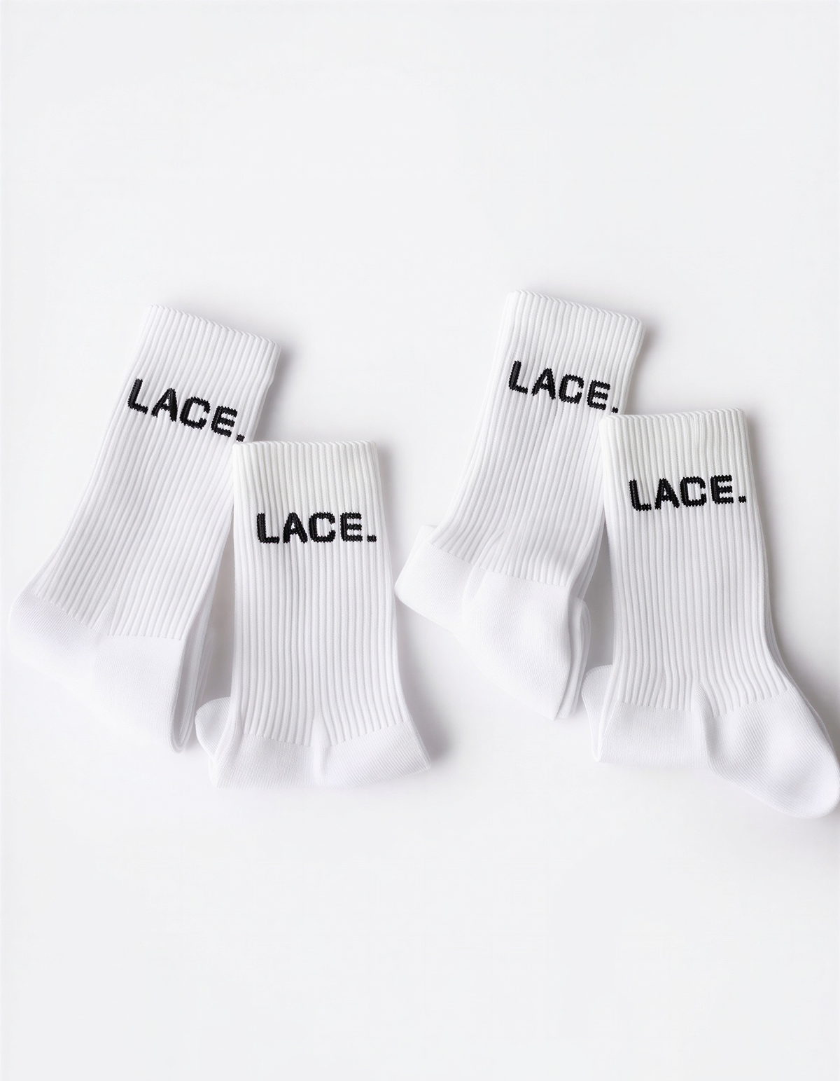 Signature Socks Double Pack, zwei Paar weisse Socken mit schwarzem LACE. Logo, Produktansicht, Lace Clothing
